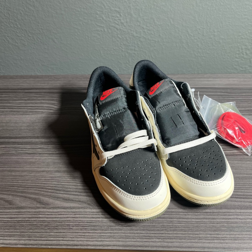 Jordan kids Air Jordan 1 low Travis Scott olive size 3y